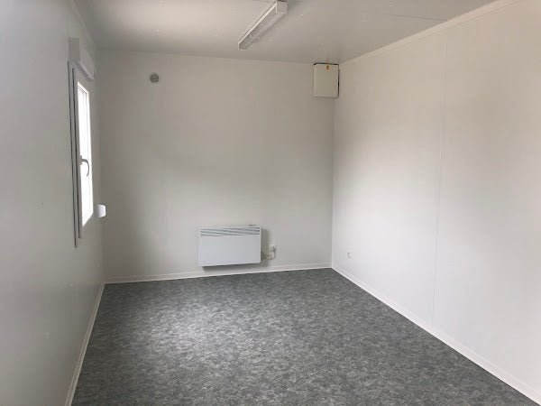 CONTENEDOR DE OFICINA 6 X 3 M CON DOS VENTANAS LATERALES