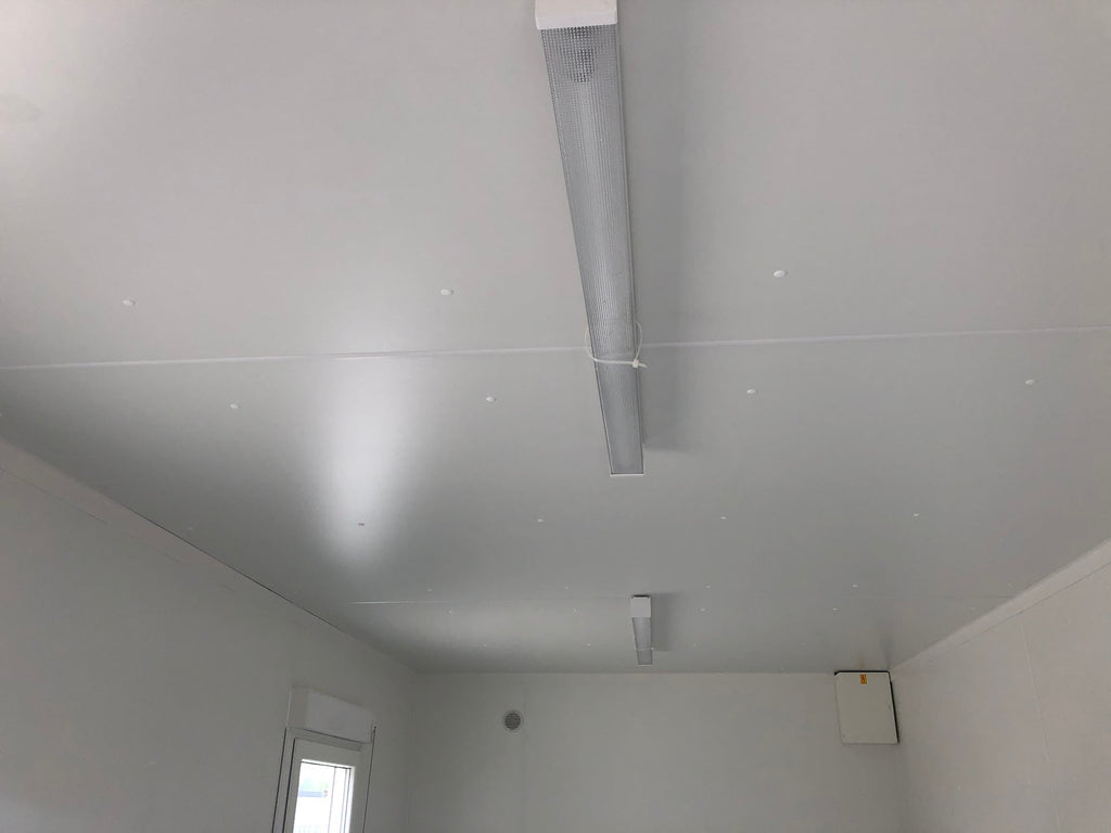 CONTENEDOR DE OFICINA 6 X 3 M CON DOS VENTANAS LATERALES