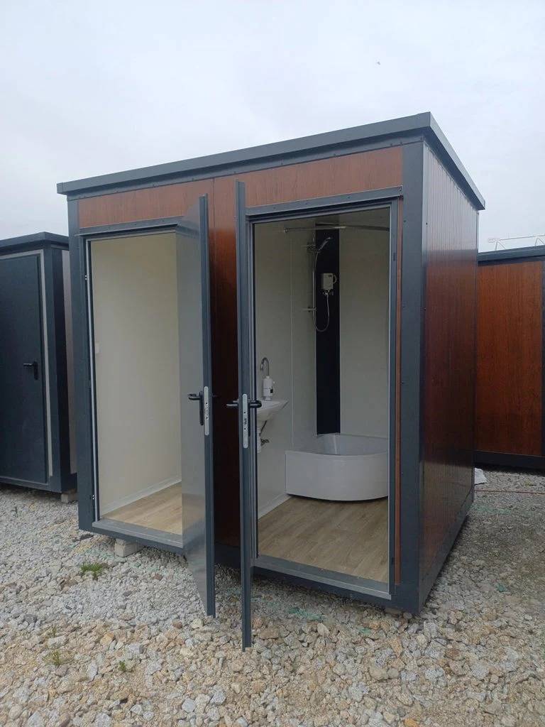 CONTENEDOR SANITARIO DOBLE DE 2 CABINAS: WC Y DUCHA EN UN DISEÑO ROBUSTO