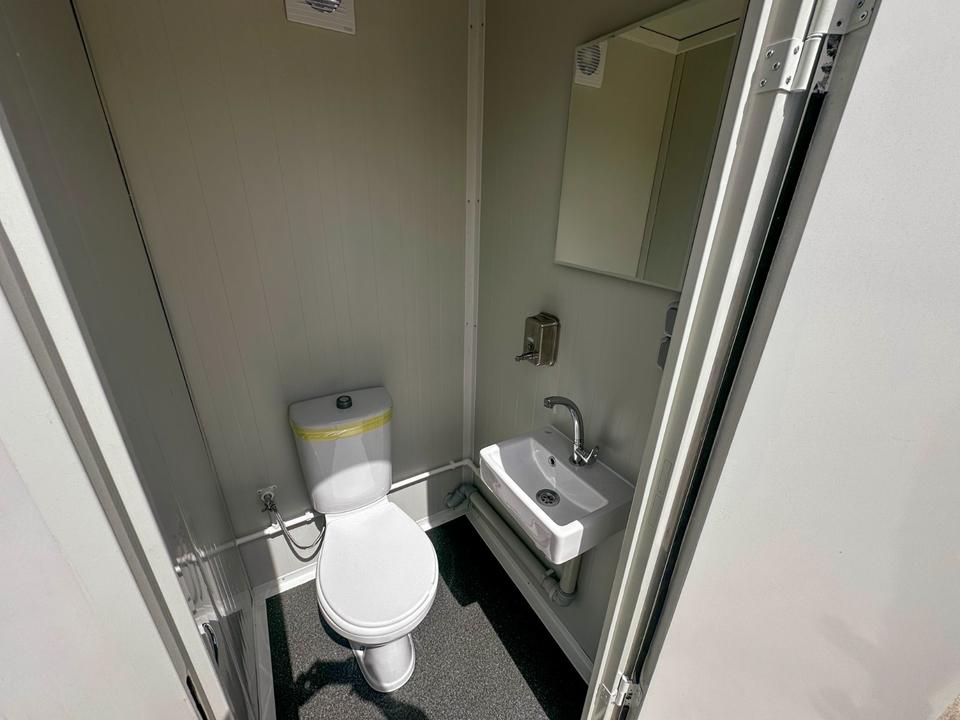 CONTENEDOR SANITARIO DE DOBLE WC (220X120M)