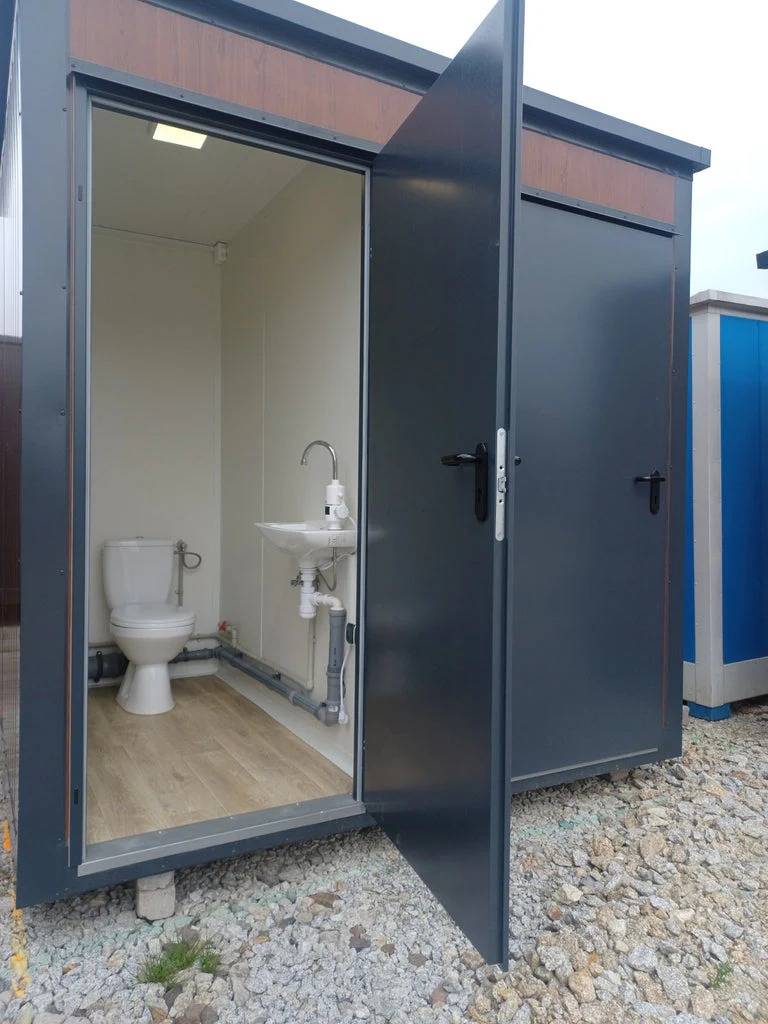 CONTENEDOR SANITARIO DOBLE DE 2 CABINAS: WC Y DUCHA EN UN DISEÑO ROBUSTO