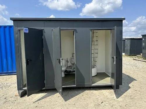 CONTENEDOR SANITARIO CON 3 CABINAS