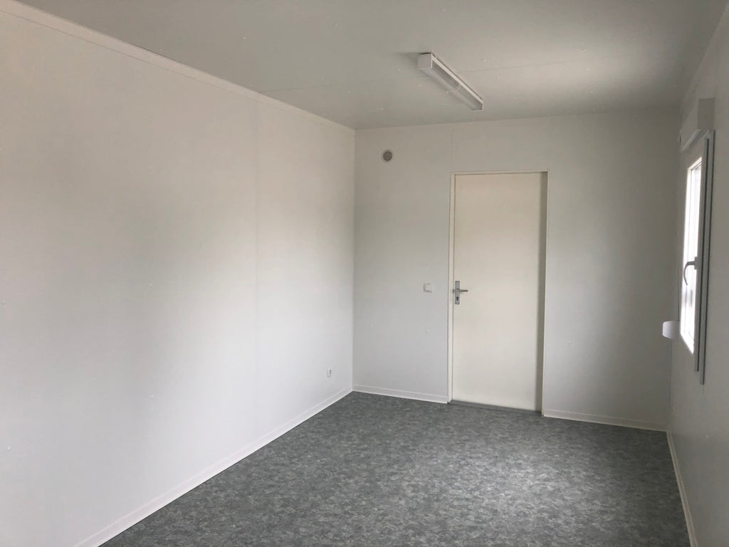 CONTENEDOR DE OFICINA 6 X 3 M CON DOS VENTANAS LATERALES