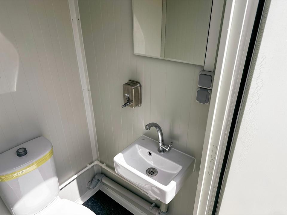 CONTENEDOR SANITARIO DE DOBLE WC (220X120M)