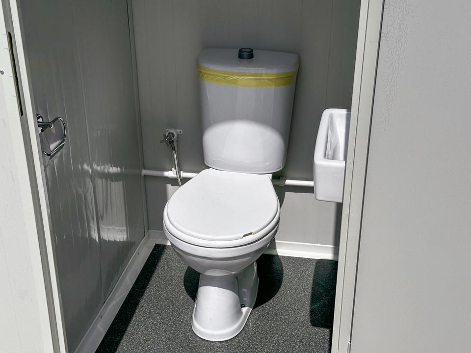 CONTENEDOR SANITARIO DE DOBLE WC (220X120M)
