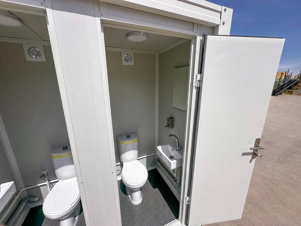 CONTENEDOR SANITARIO DE DOBLE WC (220X120M)